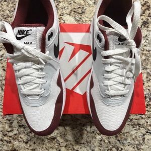 🌟🌟🌟LIKE NEW IN BOX NIKE AIR MAX 1🌟🌟🌟